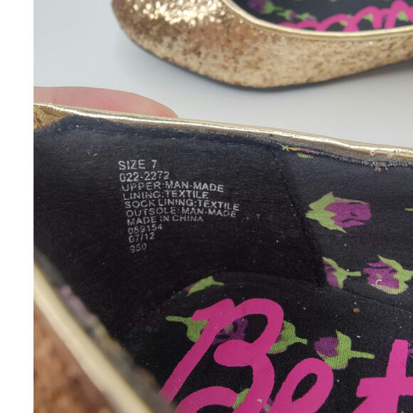 Y2K Gold Betsy Johnson studded flats sz 7 - Picture 8 of 8